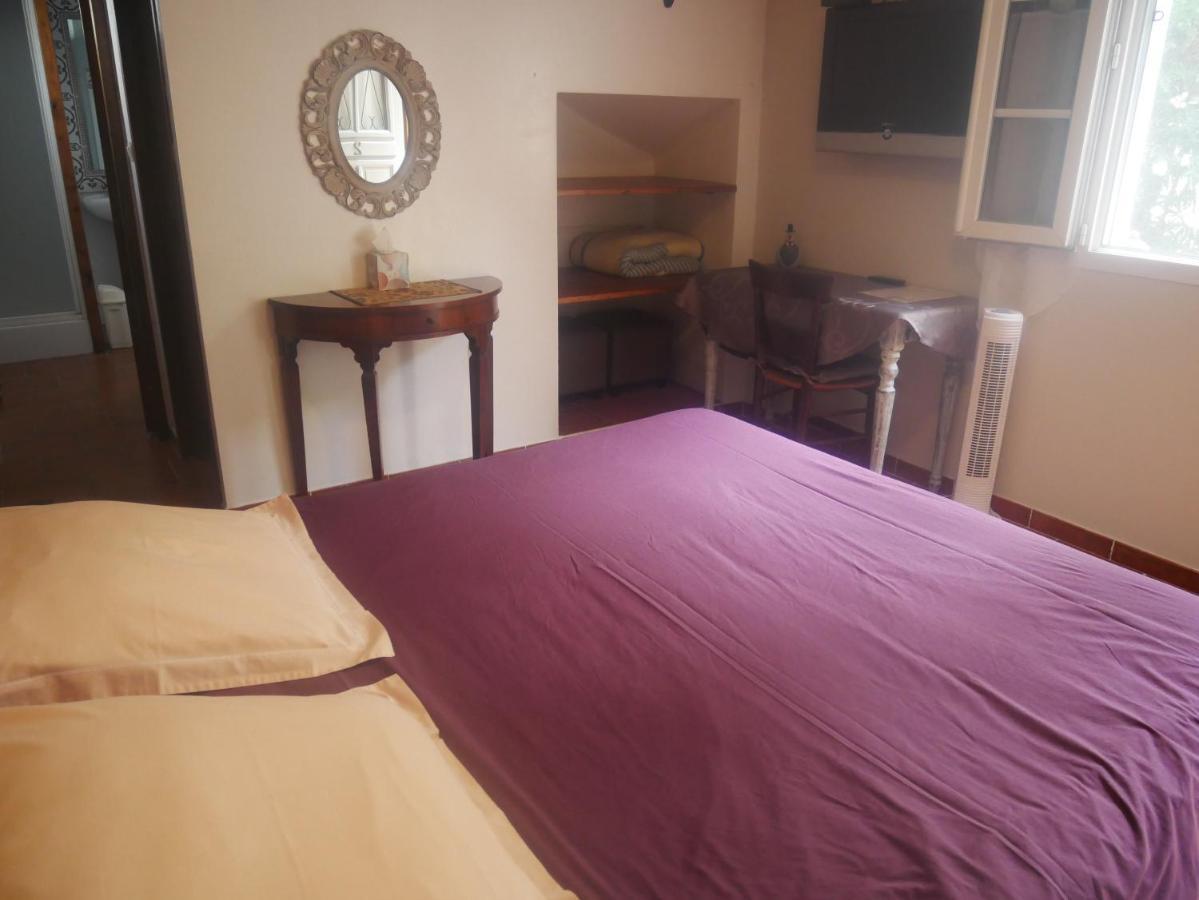 La Feniere Bed and Breakfast Vénéjan Exteriör bild